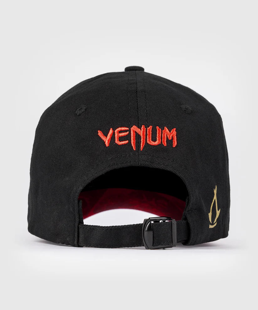 Gorra Venum x Assassin's Creed: Shadows (Negro / Dorado) (Disponible en Costa Rica y por Encargo)