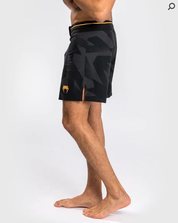 Fightshorts Venum Razor (Negro / Amarillo) (Disponible en Costa Rica y por Encargo)