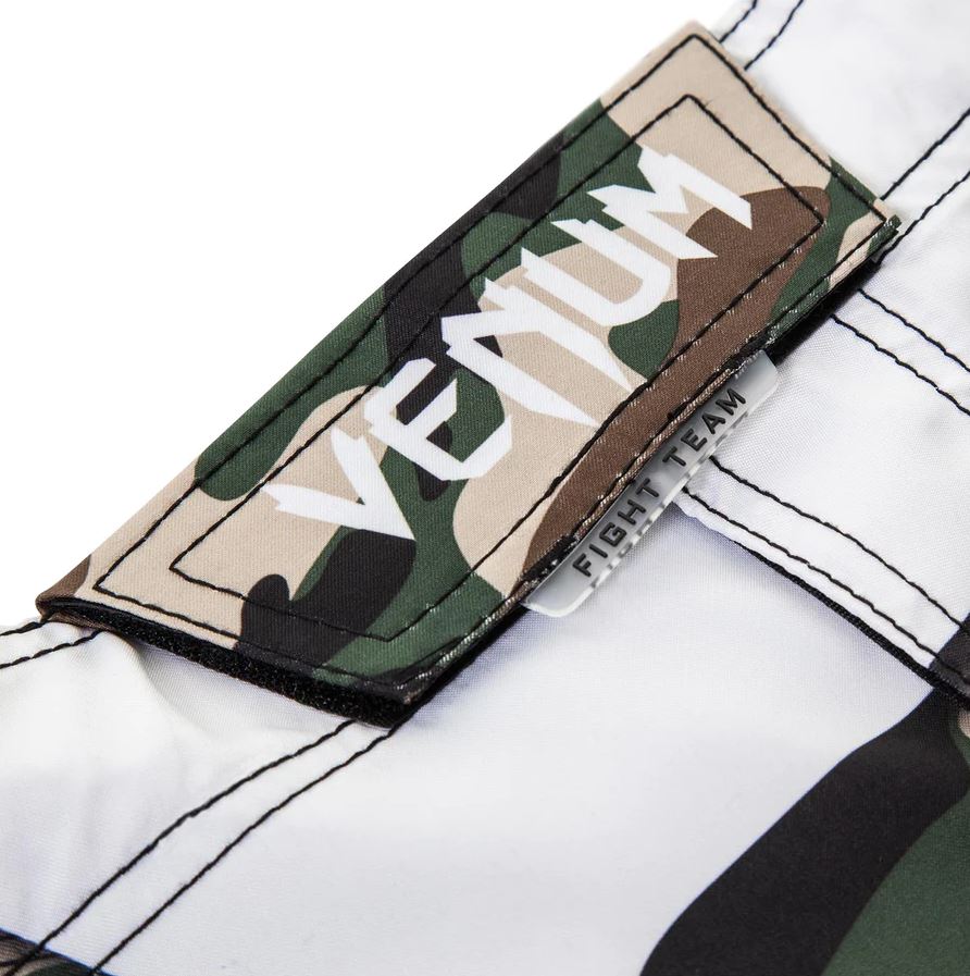 Fightshorts Venum Hero Camo (Camo / Verde) (Disponible en Costa Rica y por Encargo)