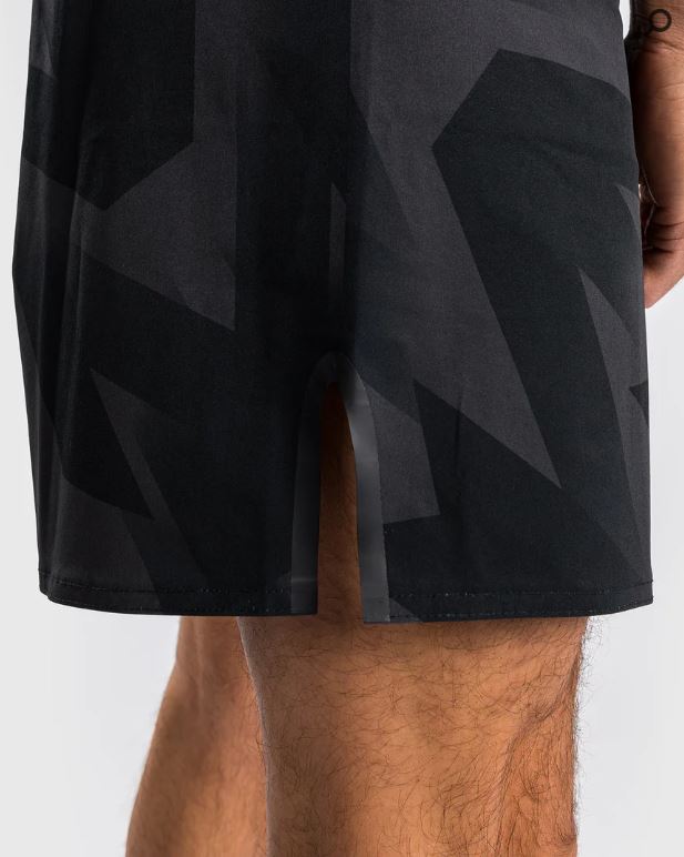 Fightshorts Venum Razor (Negro / Amarillo) (Disponible en Costa Rica y por Encargo)