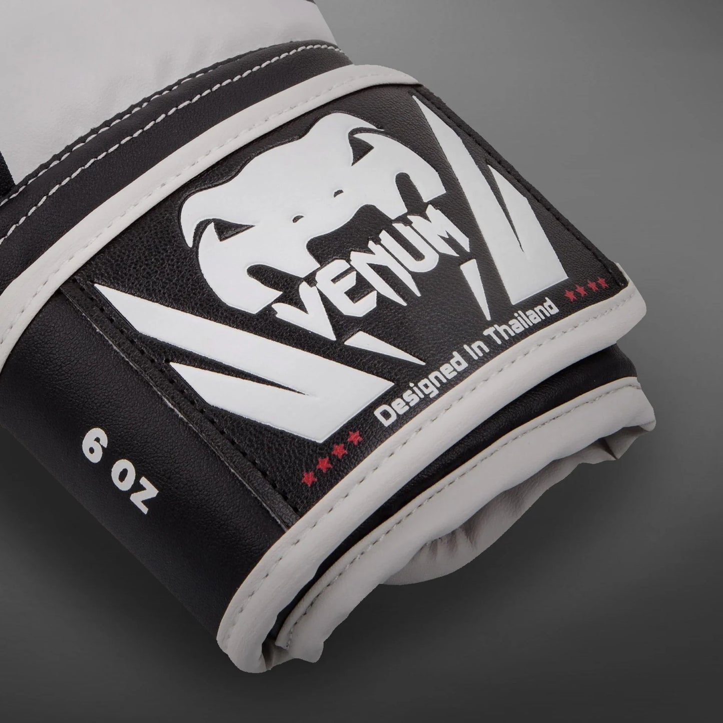 Guantes de Box Venum Challenger 2.0 para Niño (Negro / Blanco) (Disponible en Costa Rica)