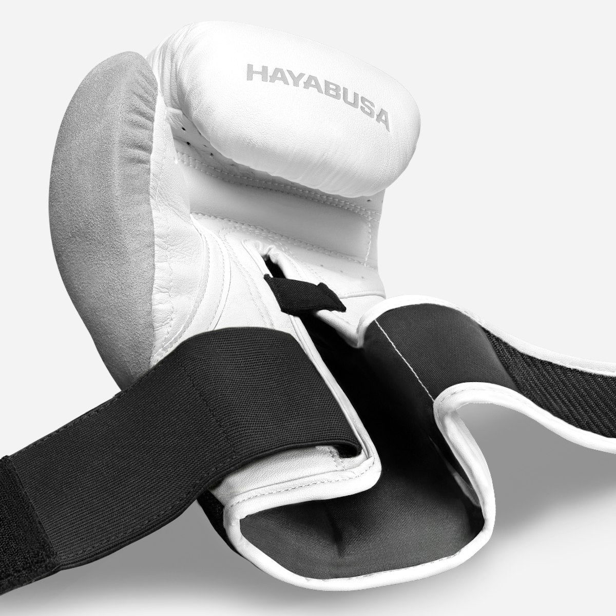 Guantes de Box Hayabusa T3 (Blanco / Plateado Metálico) (Disponible por Encargo)