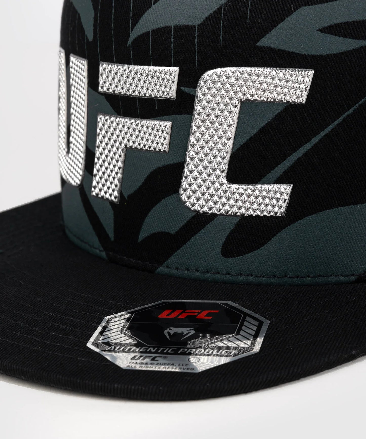 Gorra Venum UFC Fusion (Negro / Plateado) (Disponible en Costa Rica y por Encargo)