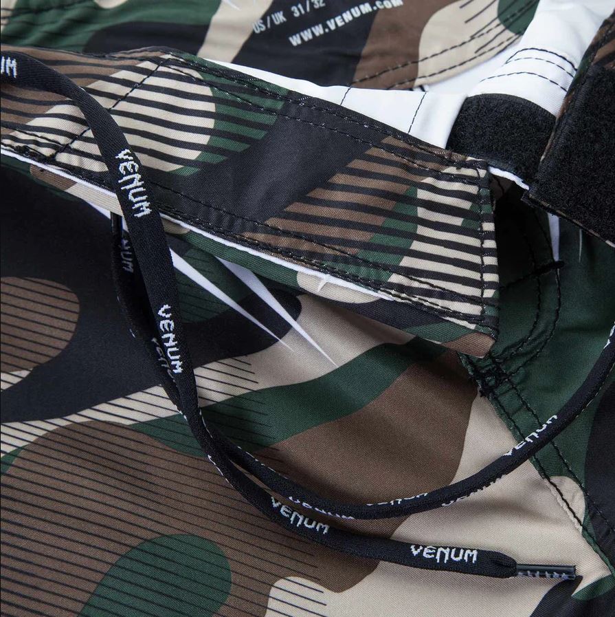 Fightshorts Venum Hero Camo (Camo / Verde) (Disponible en Costa Rica y por Encargo)