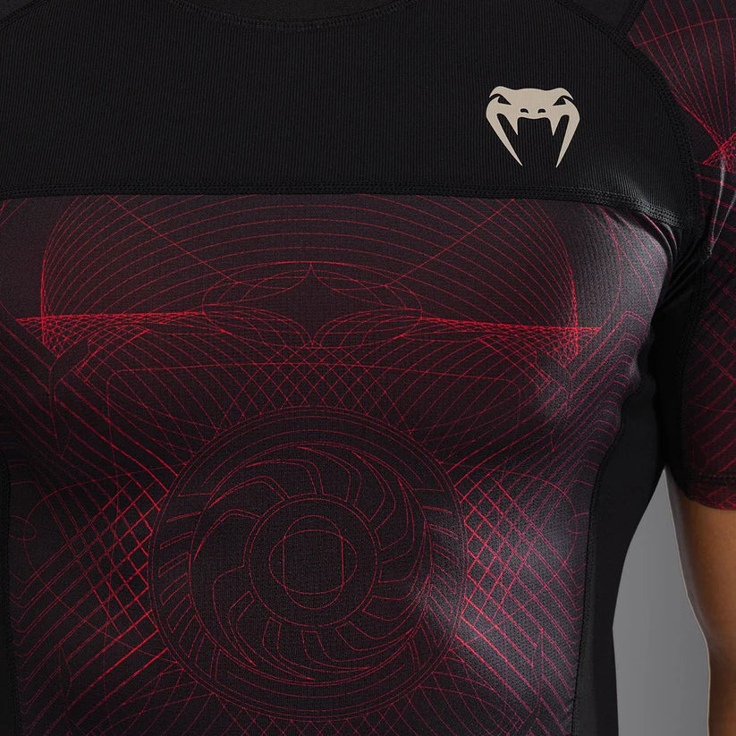 Rashguard Manga Corta para Hombre Venum G-Fit Air (Negro /Fuego Rojo) (Disponible en Costa Rica)