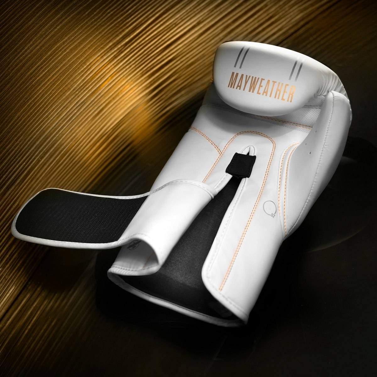 Guantes de Box Hayabusa Mayweather Contender (Blanco / Dorado) (Disponible por Encargo)