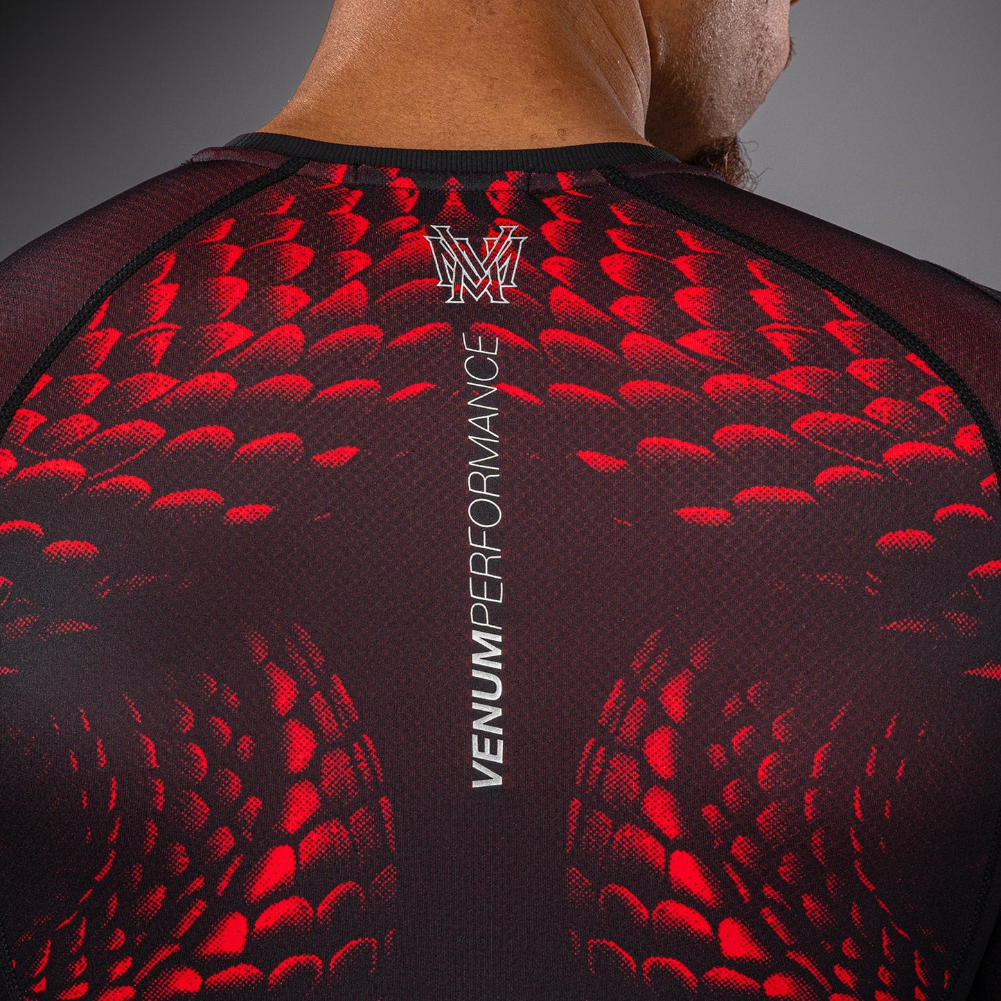 Rashguard Manga Larga Venum Matupa (Negro / Rojo) (Disponible en Costa Rica)