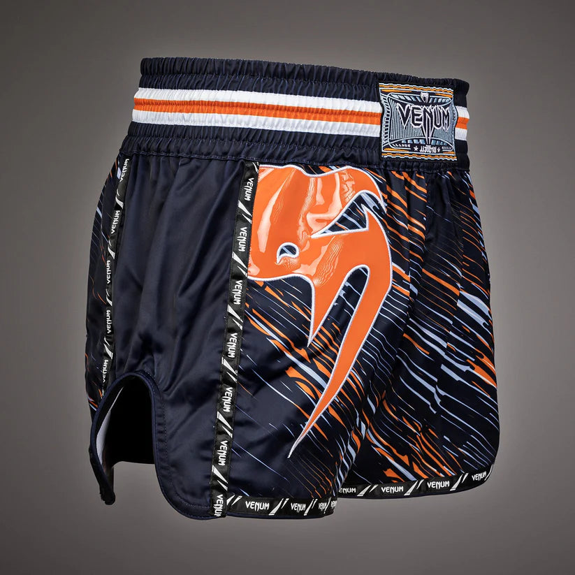 Fightshorts de Muay Thai Venum Giant (Negro / Anaranjado) (Disponible en Costa Rica y por Encargo)