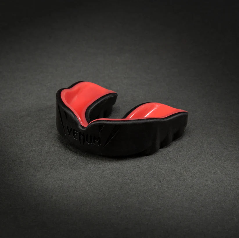 Bucal Venum Challenger (Negro / Coral) (Disponible en Costa Rica)