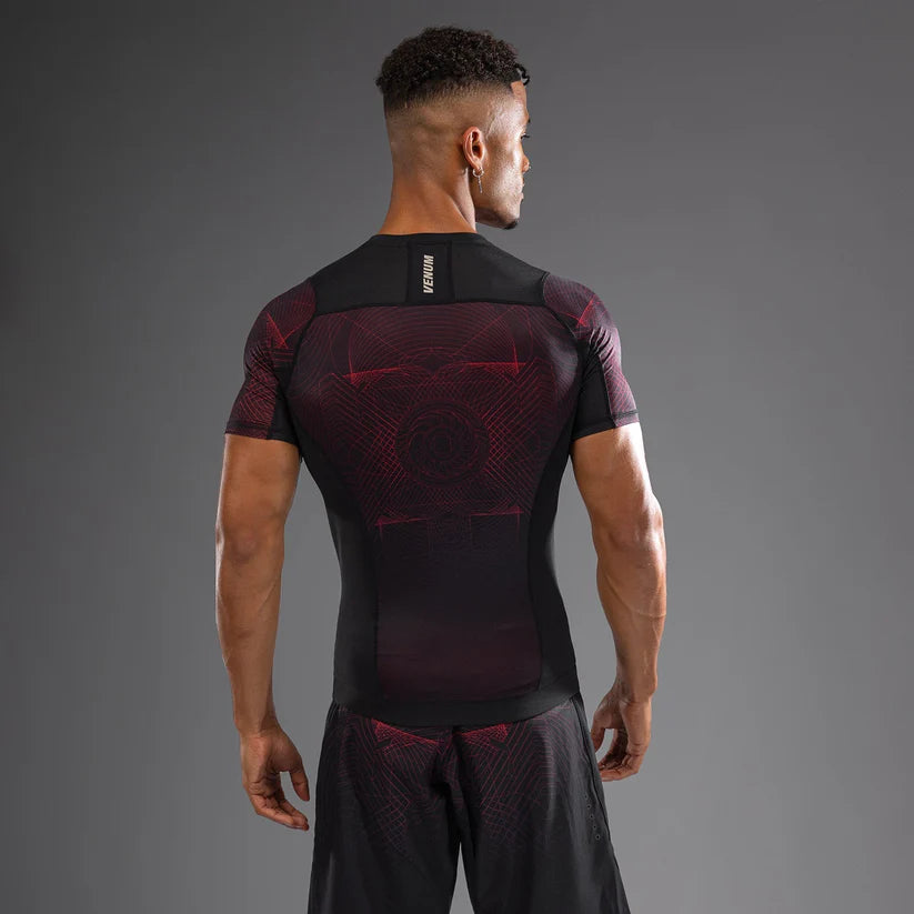 Rashguard Manga Corta para Hombre Venum G-Fit Air (Negro /Fuego Rojo) (Disponible en Costa Rica)