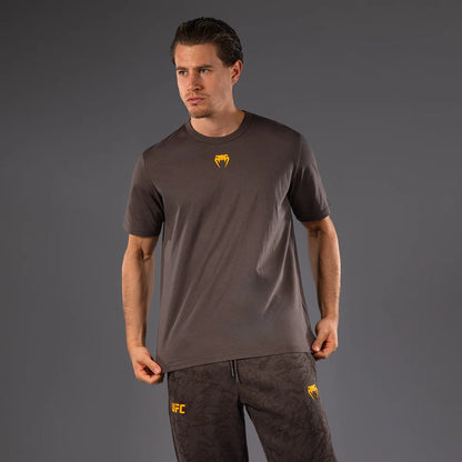 Camiseta para Hombre Venum UFC Fusion Authentic Fight Week (Café) (Disponible en Costa Rica)