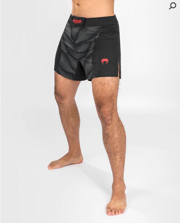 Fightshorts Venum Phantom (Negro / Rojo) (Disponible en Costa Rica y por Encargo)