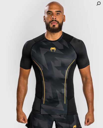 Rashguard Manga Corta Venum Razor (Negro / Amarillo) (Disponible en Costa Rica y por Encargo)