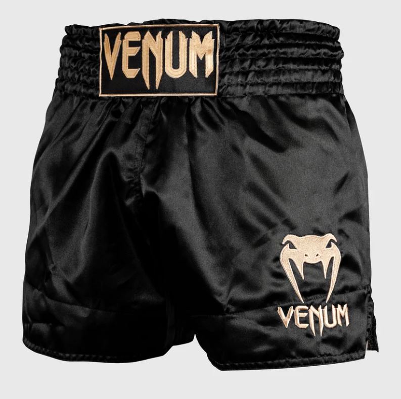 Fightshorts de Muay Thai Venum Classic (Negro / Dorado) (Disponible por Encargo)