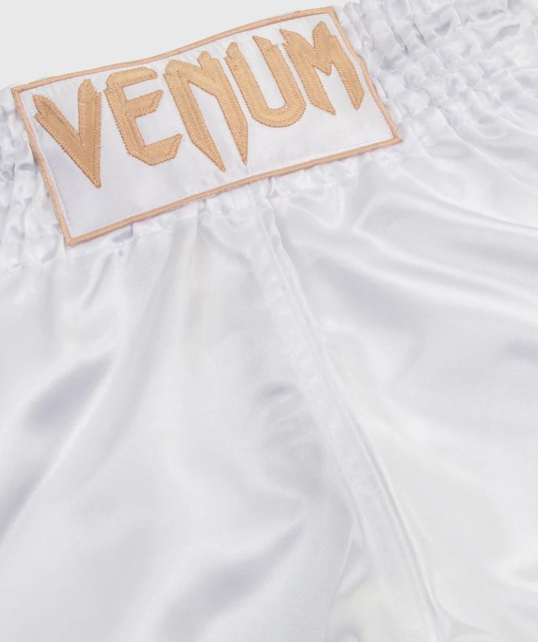 Fightshorts de Muay Thai Venum Classic (Blanco / Dorado) (Disponible por Encargo)