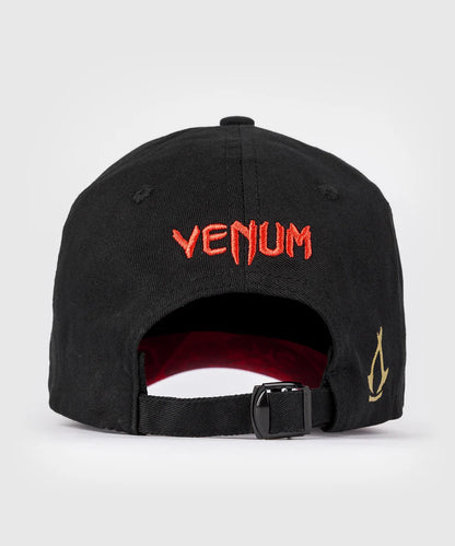Gorra Venum x Assassin's Creed: Shadows (Negro / Dorado) (Disponible en Costa Rica y por Encargo)