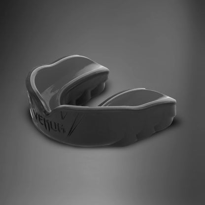 Bucal Venum Challenger (Negro / Gris) (Disponible en Costa Rica)