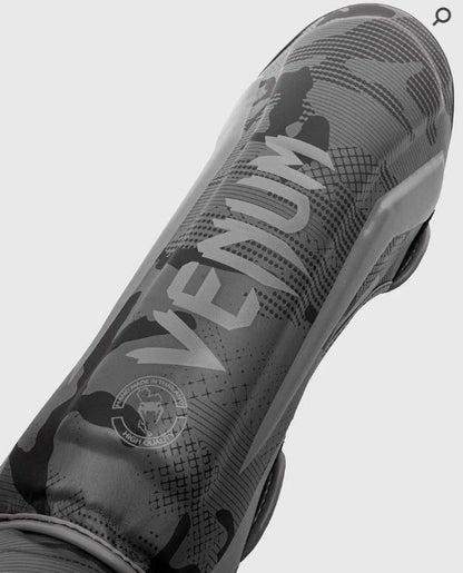 Espinilleras Venum Elite (Negro / Dark Camo) (Disponible por Encargo)