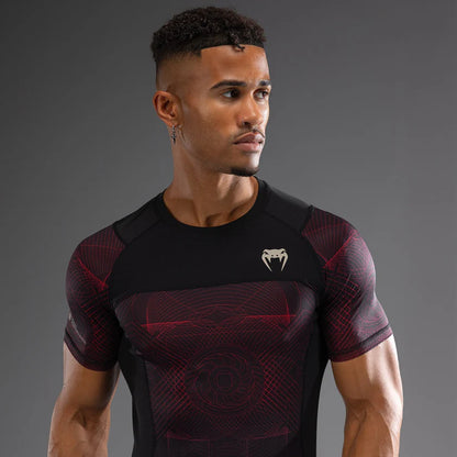 Rashguard Manga Corta para Hombre Venum G-Fit Air (Negro /Fuego Rojo) (Disponible en Costa Rica)