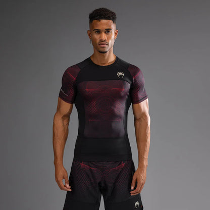 Rashguard Manga Corta para Hombre Venum G-Fit Air (Negro /Fuego Rojo) (Disponible en Costa Rica)