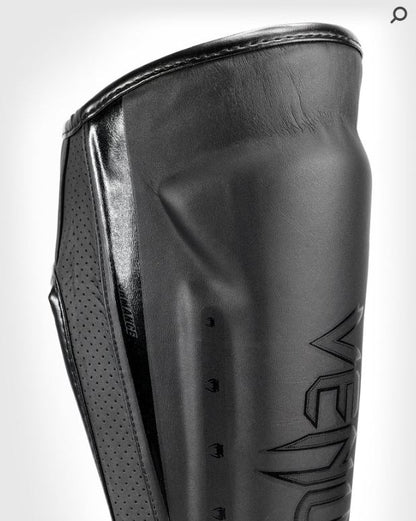 Espinilleras Venum Elite Evo (Negro / Negro) (Disponible por Encargo)