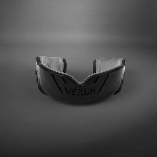 Bucal Venum Challenger (Negro / Gris) (Disponible en Costa Rica)