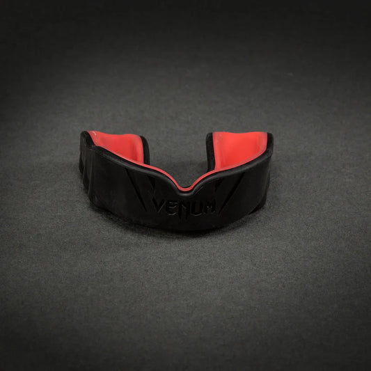 Bucal Venum Challenger (Negro / Coral) (Disponible en Costa Rica)