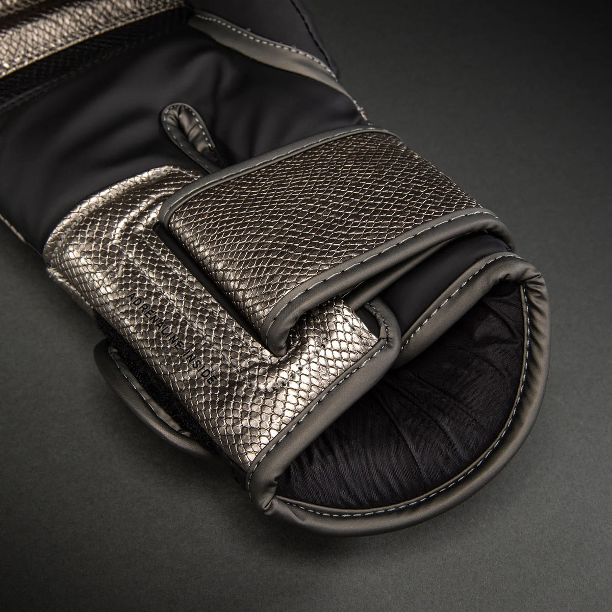 Guantes de Box Venum Challenger 4.0 Scales (Plateado / Negro ) (Disponible en Costa Rica)