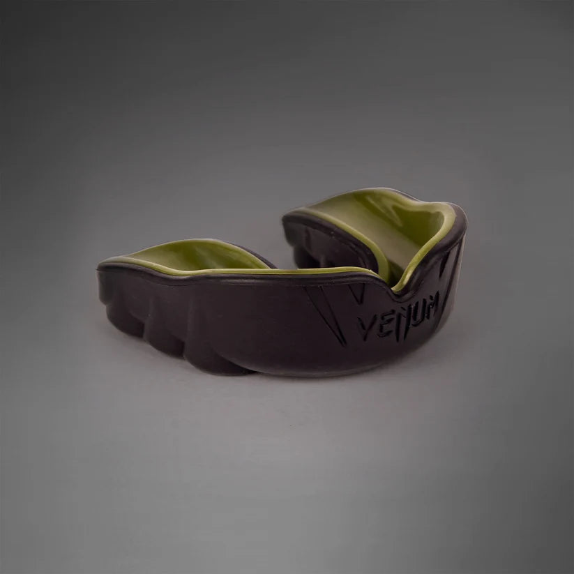 Bucal Venum Challenger (Negro / Caqui) (Disponible en Costa Rica)