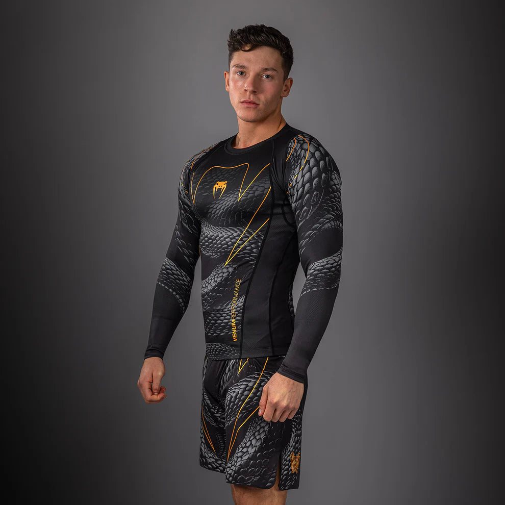 Rashguard Manga Larga Venum Matupa (Negro / Dorado) (Disponible en Costa Rica)