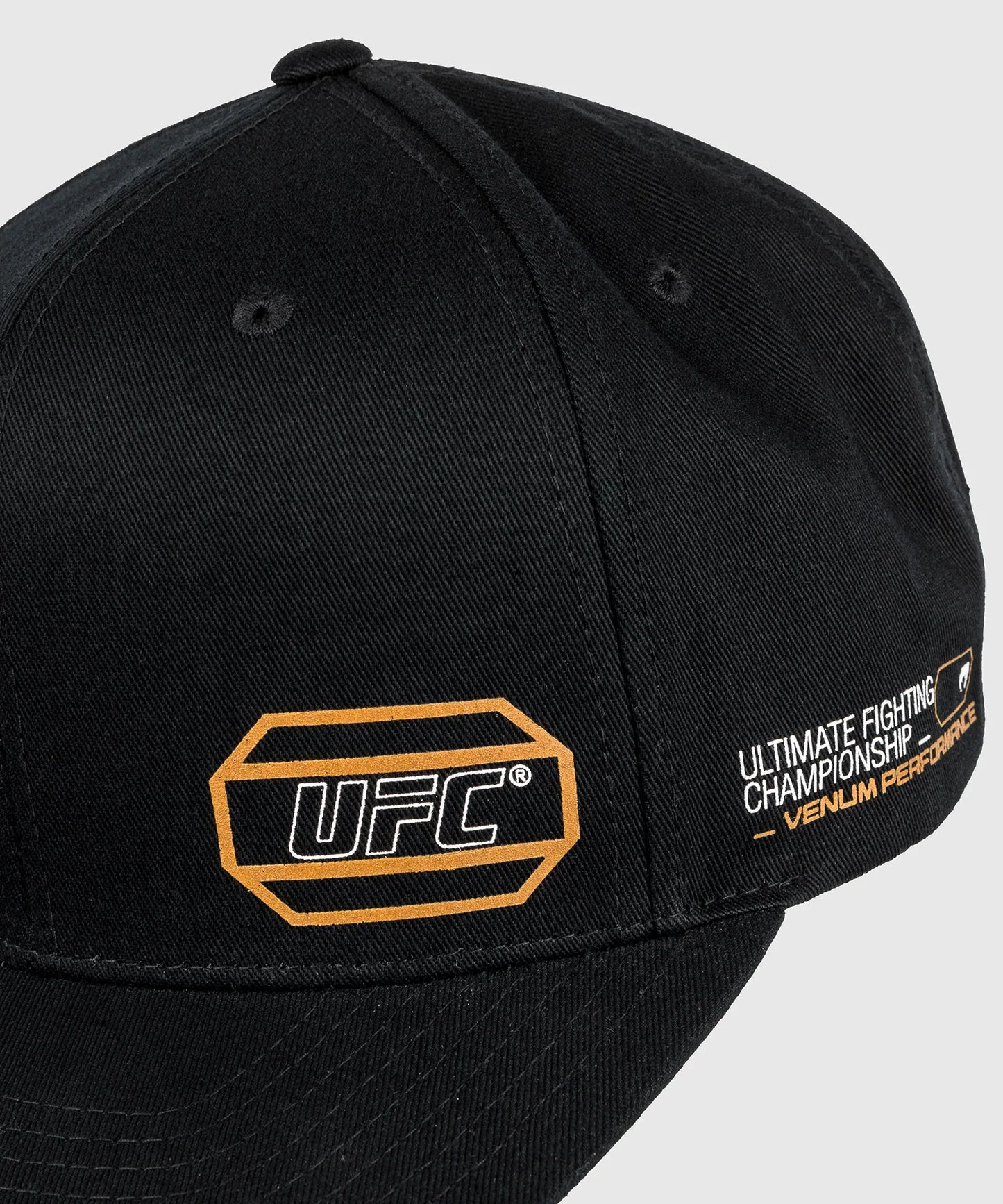 Gorra Venum UFC Adrenaline (Negro / Rojo) (Disponible por Encargo)