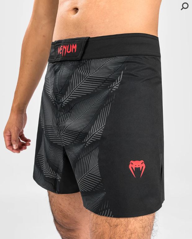 Fightshorts Venum Phantom (Negro / Rojo) (Disponible en Costa Rica y por Encargo)