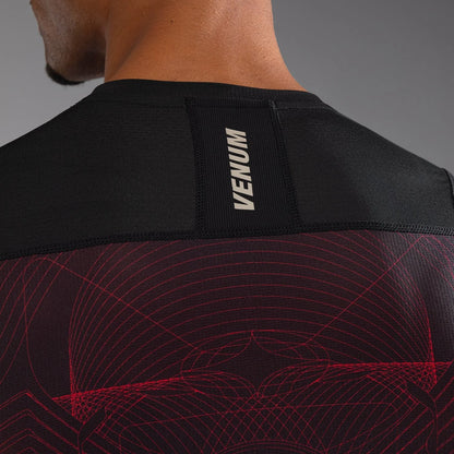 Rashguard Manga Corta para Hombre Venum G-Fit Air (Negro /Fuego Rojo) (Disponible en Costa Rica)