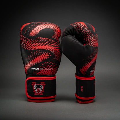 Guantes de Box Venum Matupa (Negro / Rojo / Plateado) (Disponible en Costa Rica)