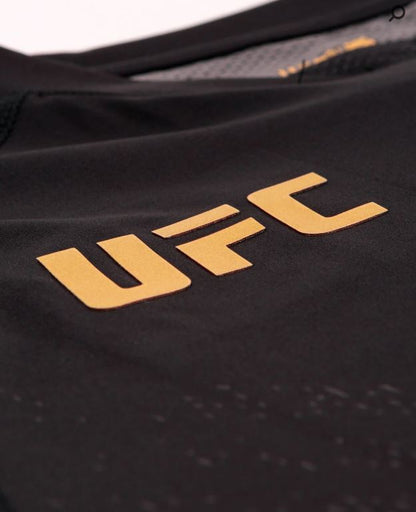 Camiseta de Hombre Venum UFC Authentic Fight Night Men's Walkout (Negro / Dorado) (Disponible en Costa Rica y por Encargo)