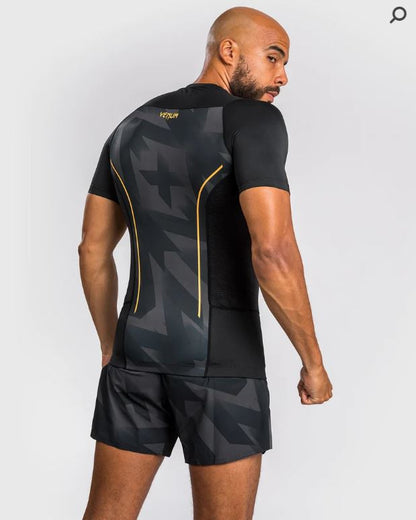 Rashguard Manga Corta Venum Razor (Negro / Amarillo) (Disponible en Costa Rica y por Encargo)