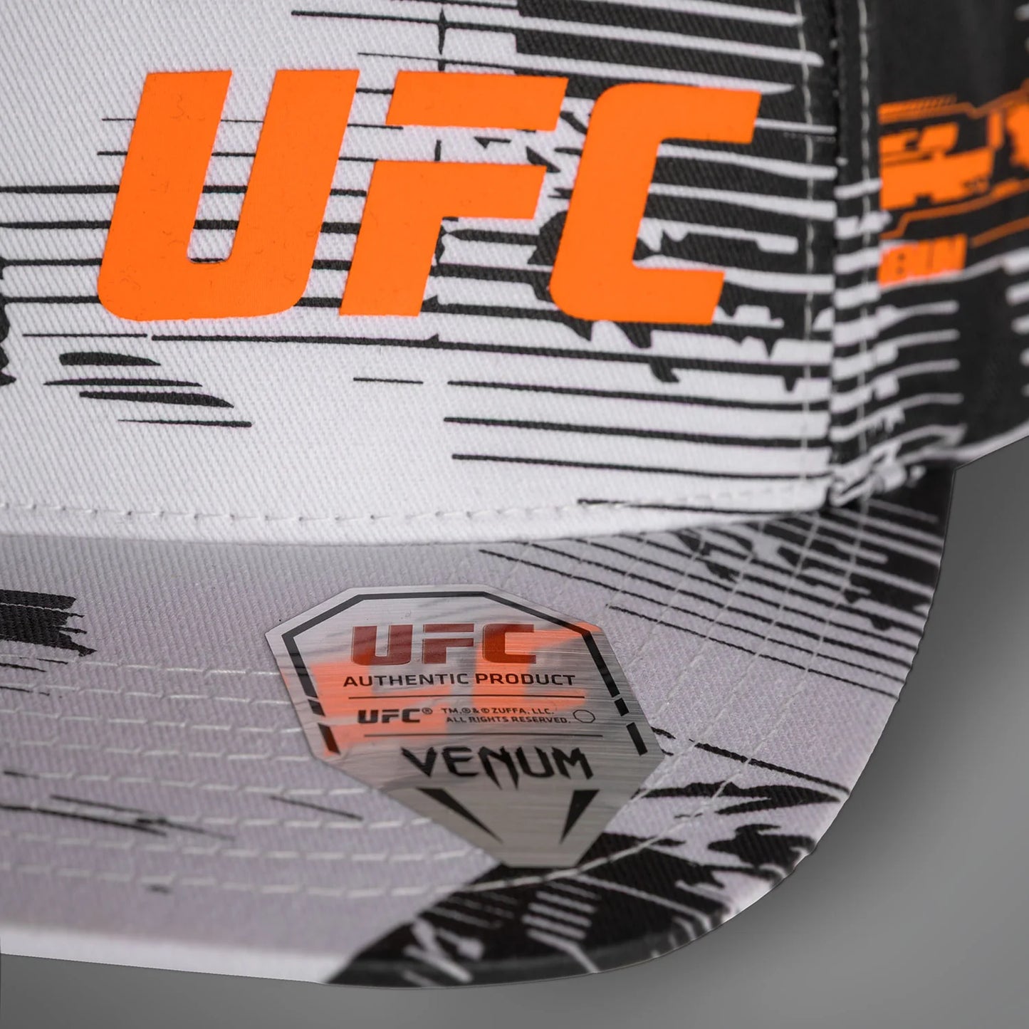 Gorra Venum UFC Zenith Authentic Fight Week (Blanco / Negro) (Disponible en Costa Rica)