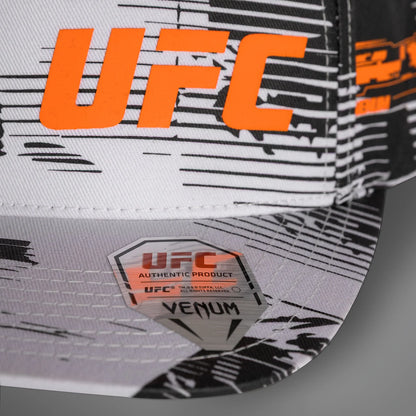 Gorra Venum UFC Zenith Authentic Fight Week (Blanco / Negro) (Disponible en Costa Rica)