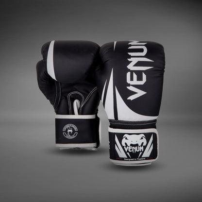 Guantes de Box Venum Challenger 2.0 para Niño (Negro / Blanco) (Disponible en Costa Rica)