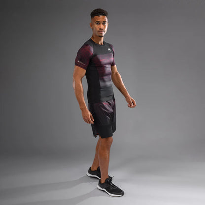 Rashguard Manga Corta para Hombre Venum G-Fit Air (Negro /Fuego Rojo) (Disponible en Costa Rica)