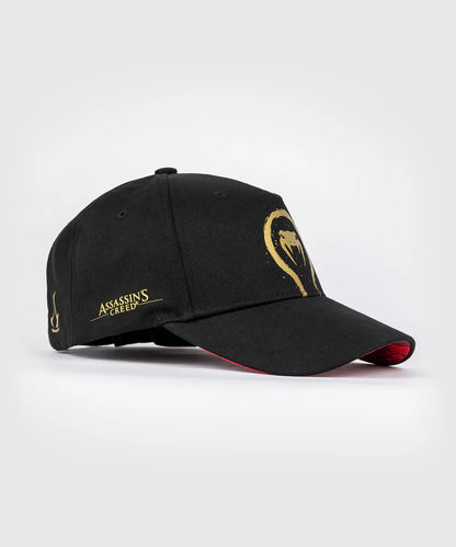 Gorra Venum x Assassin's Creed: Shadows (Negro / Dorado) (Disponible en Costa Rica y por Encargo)