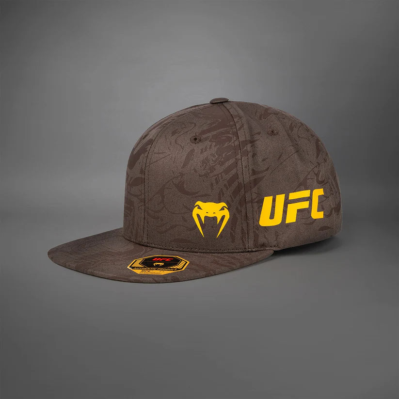 Gorra Venum UFC Fusion Authentic Fight Week (Café / Amarillo) (Disponible en Costa Rica)