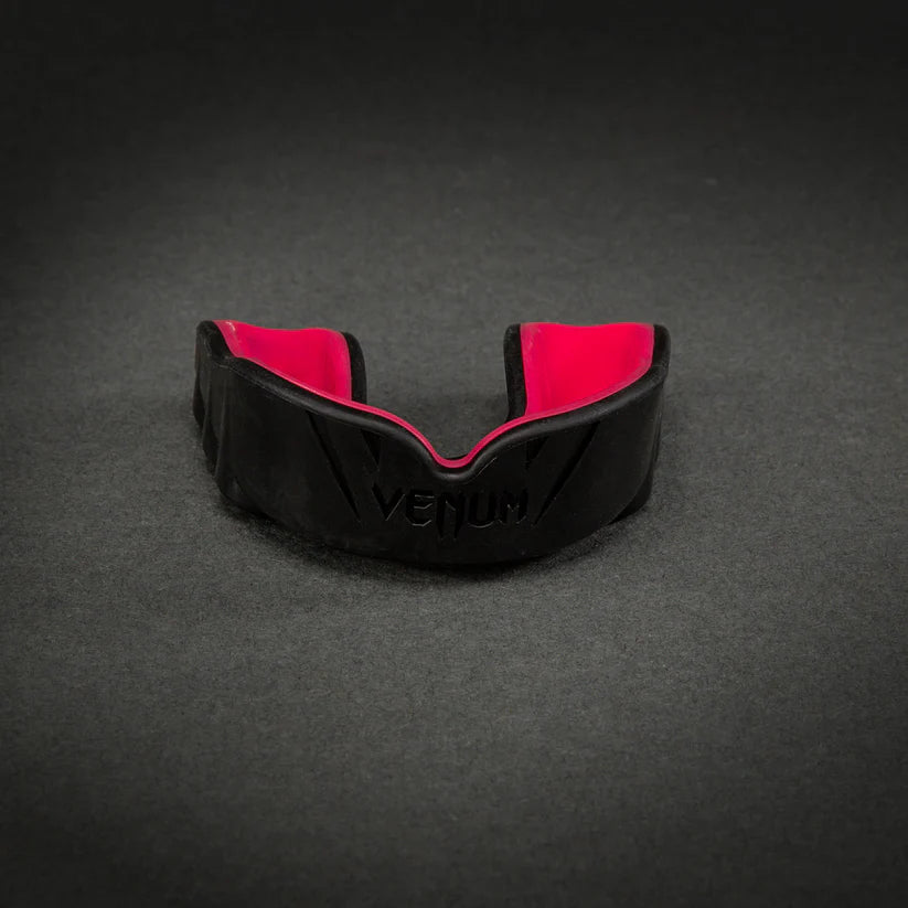 Bucal Venum Challenger (Negro / Raspberry) (Disponible en Costa Rica)
