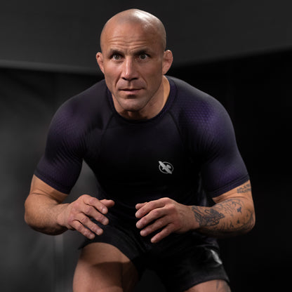 Rashguard Manga Corta para Hombre Hayabusa Fusion (Negro / Morado) (Disponible por Encargo)