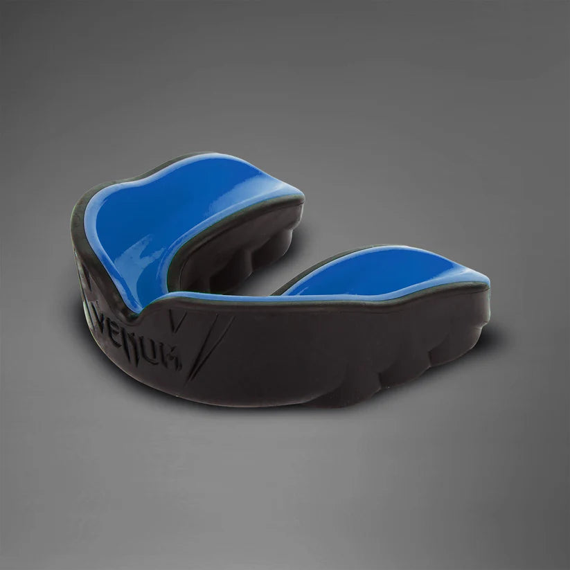Bucal Venum Challenger (Negro / Azul) (Disponible en Costa Rica)