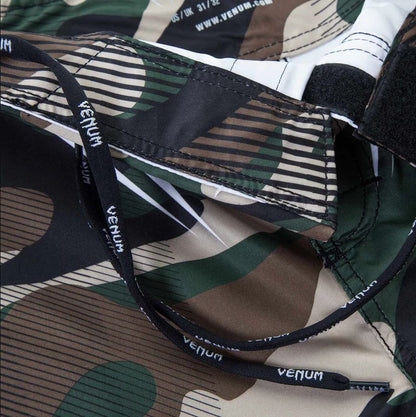 Fightshorts Venum Hero Camo (Camo / Verde) (Disponible en Costa Rica y por Encargo)