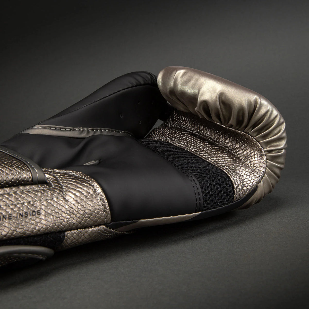 Guantes de Box Venum Challenger 4.0 Scales (Plateado / Negro ) (Disponible en Costa Rica)