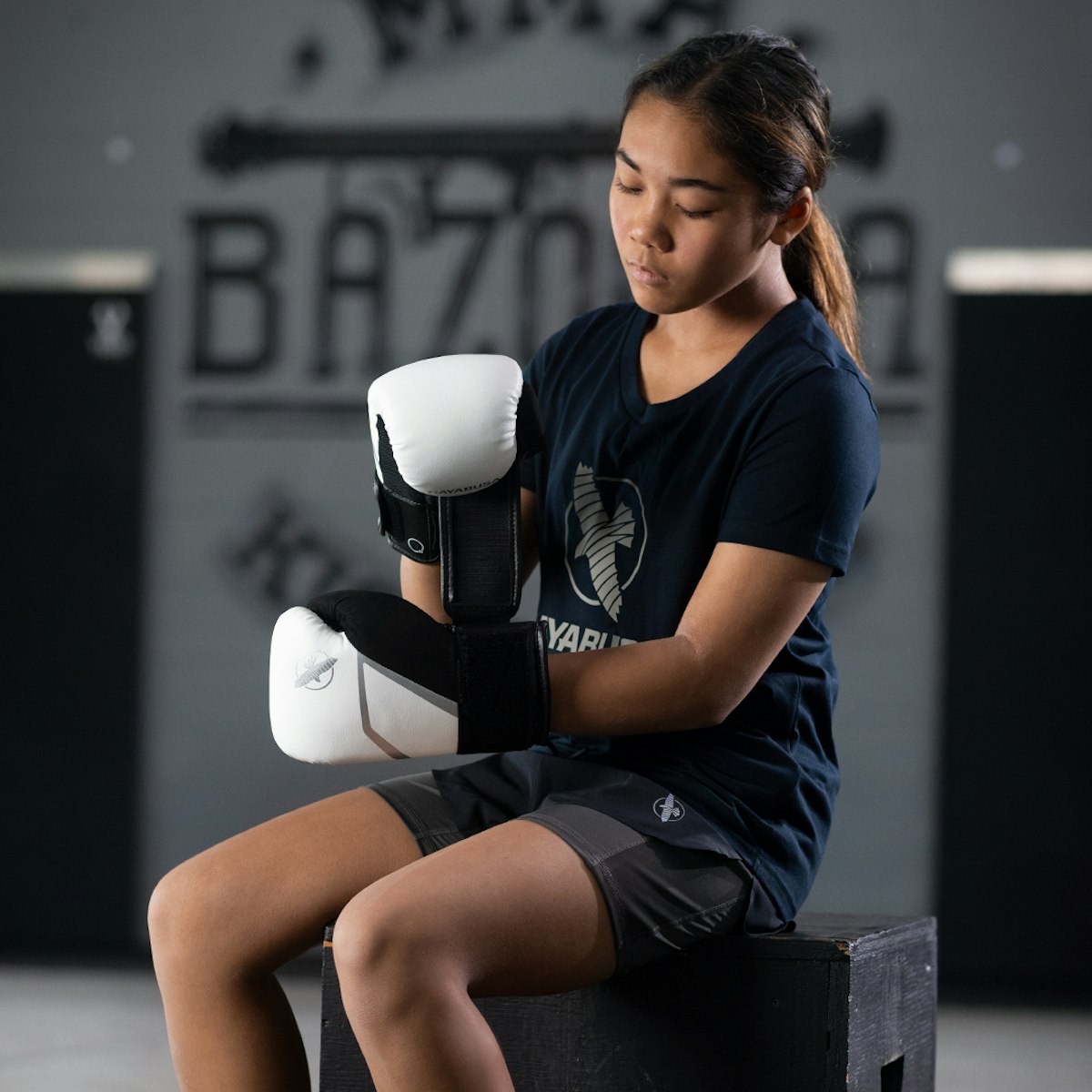 Guantes de Box Hayabusa E1 para Niños (Blanco / Gris) (Disponible por Encargo)