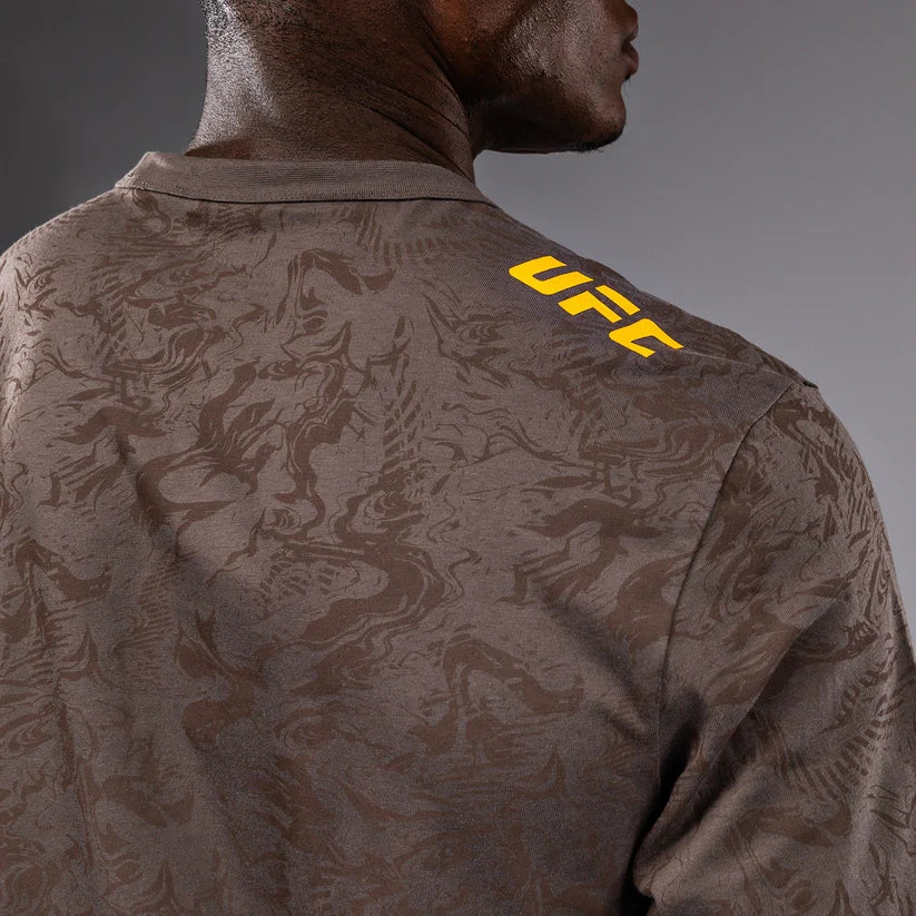 Camiseta para Hombre Venum UFC Fusion Authentic Fight Week (Café/Arena) (Disponible en Costa Rica)