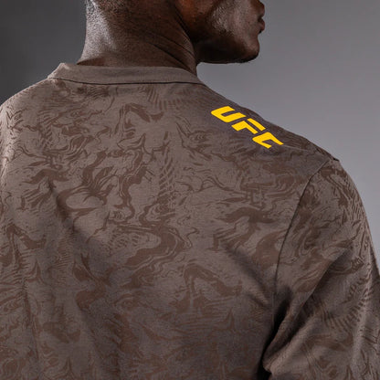 Camiseta para Hombre Venum UFC Fusion Authentic Fight Week (Café/Arena) (Disponible en Costa Rica)